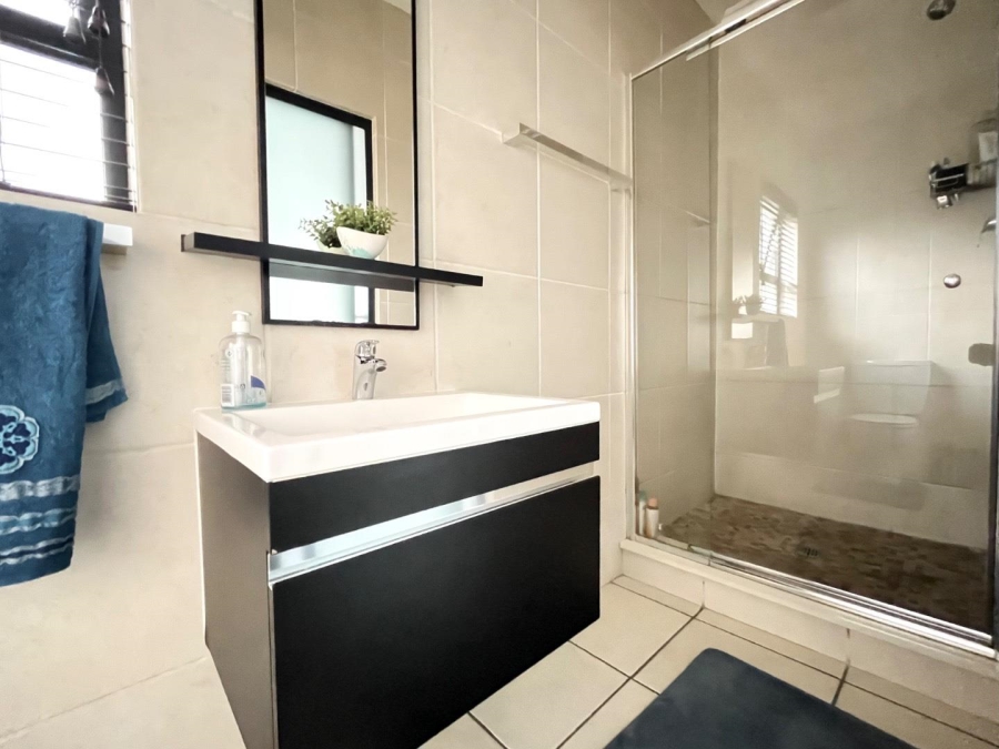 2 Bedroom Property for Sale in Greenstone Gate Gauteng