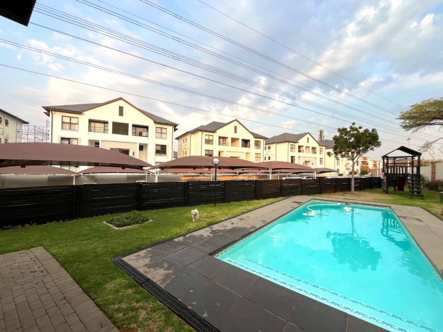2 Bedroom Property for Sale in Greenstone Gate Gauteng