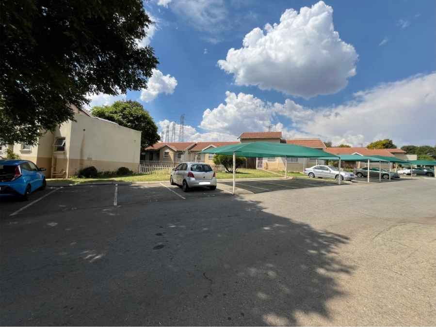 2 Bedroom Property for Sale in Rembrandt Park Gauteng