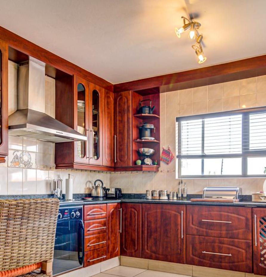 6 Bedroom Property for Sale in Van Riebeeck Park Gauteng