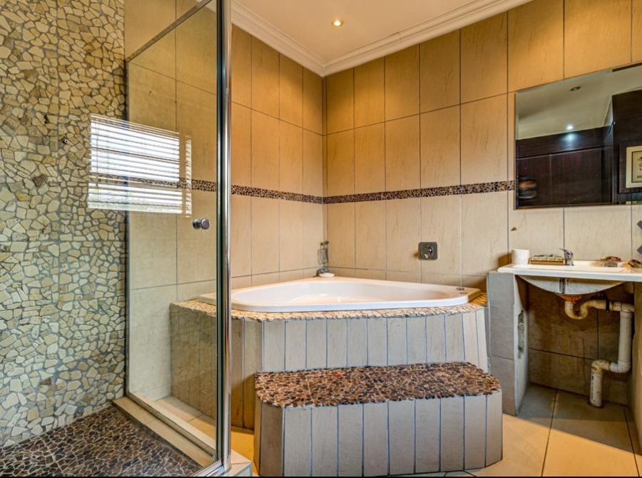 6 Bedroom Property for Sale in Van Riebeeck Park Gauteng