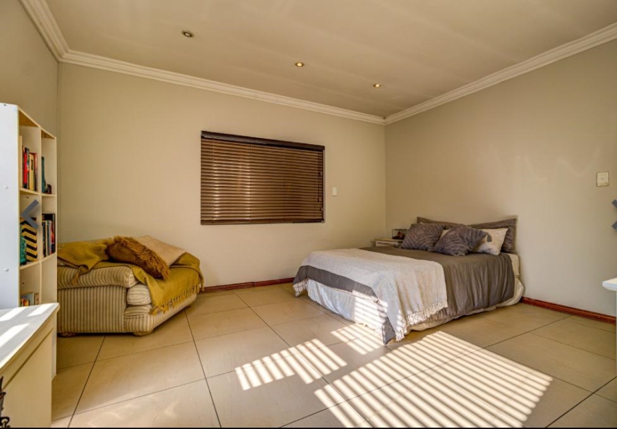 6 Bedroom Property for Sale in Van Riebeeck Park Gauteng