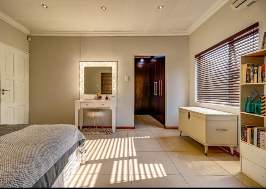 6 Bedroom Property for Sale in Van Riebeeck Park Gauteng