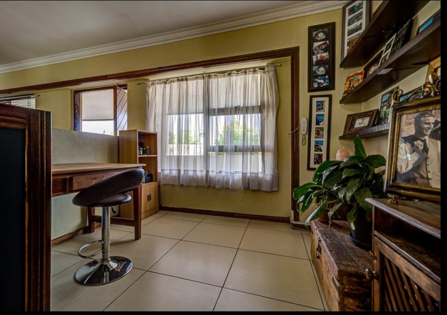 6 Bedroom Property for Sale in Van Riebeeck Park Gauteng