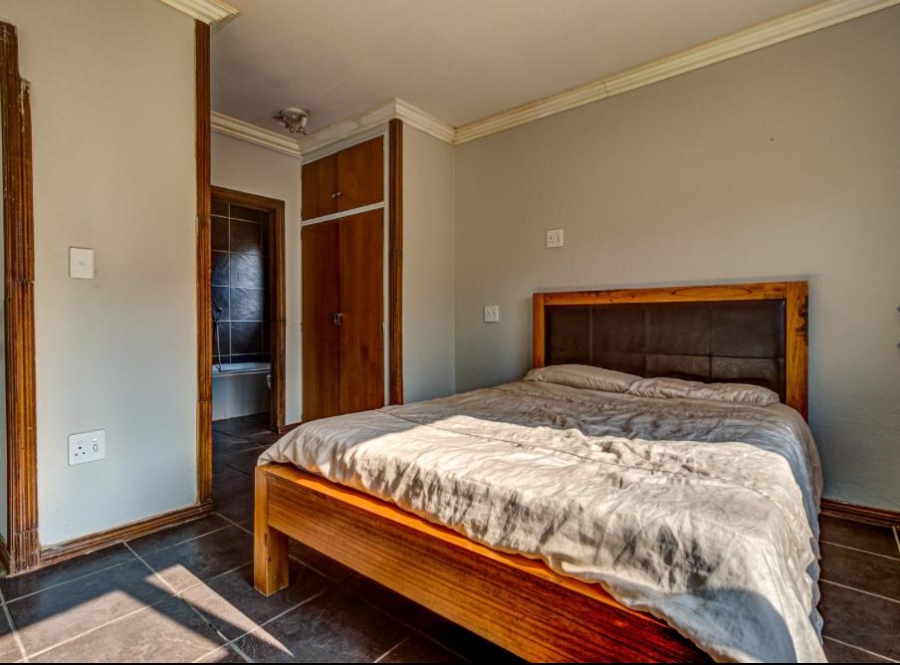 6 Bedroom Property for Sale in Van Riebeeck Park Gauteng