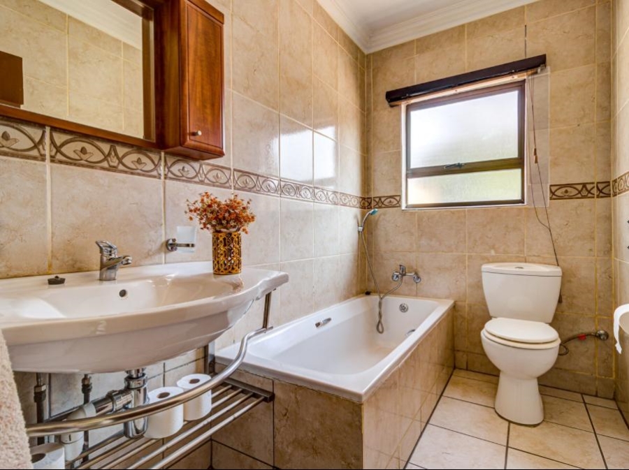 6 Bedroom Property for Sale in Van Riebeeck Park Gauteng