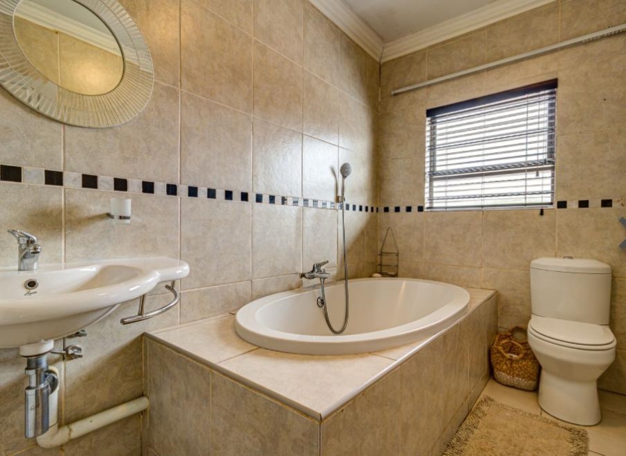 6 Bedroom Property for Sale in Van Riebeeck Park Gauteng