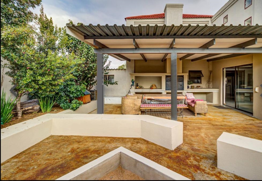 6 Bedroom Property for Sale in Van Riebeeck Park Gauteng