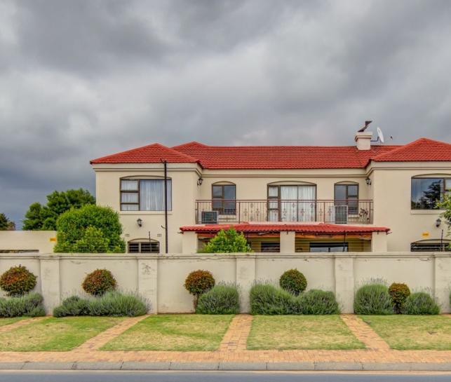 6 Bedroom Property for Sale in Van Riebeeck Park Gauteng