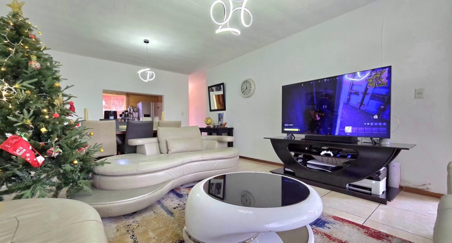 3 Bedroom Property for Sale in New Redruth Gauteng