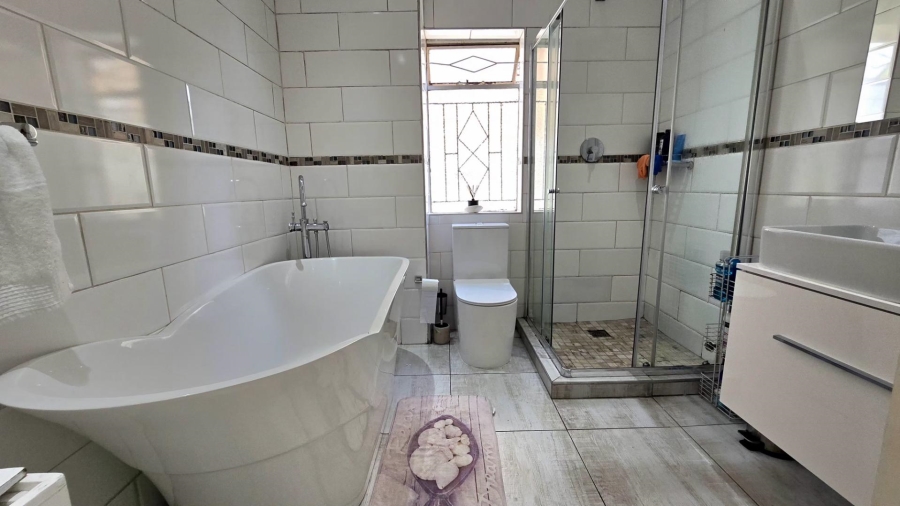 3 Bedroom Property for Sale in New Redruth Gauteng