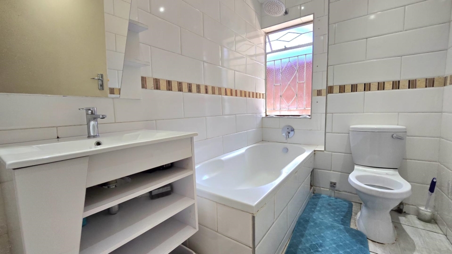 3 Bedroom Property for Sale in New Redruth Gauteng