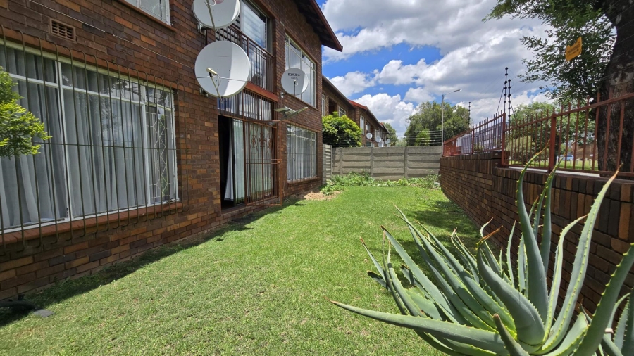 3 Bedroom Property for Sale in New Redruth Gauteng