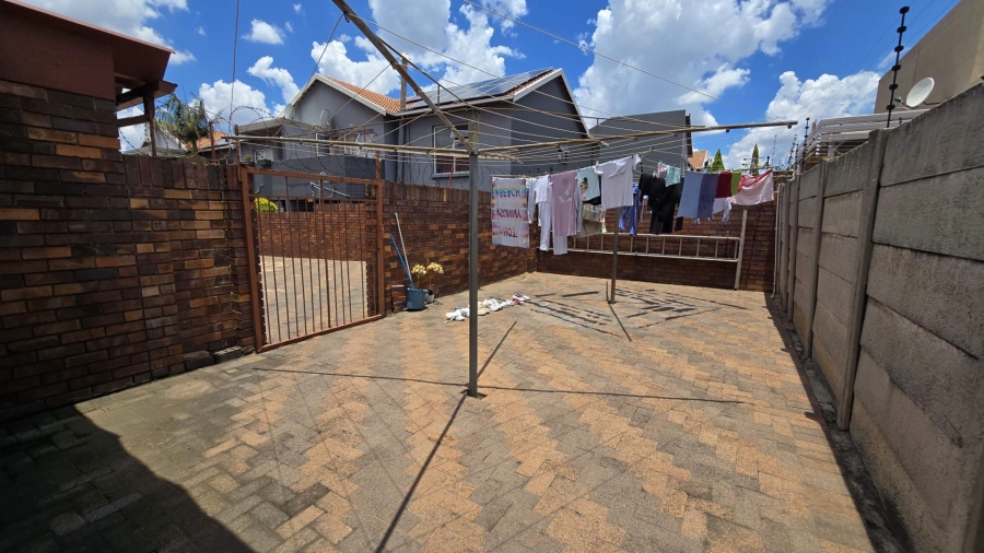 3 Bedroom Property for Sale in New Redruth Gauteng
