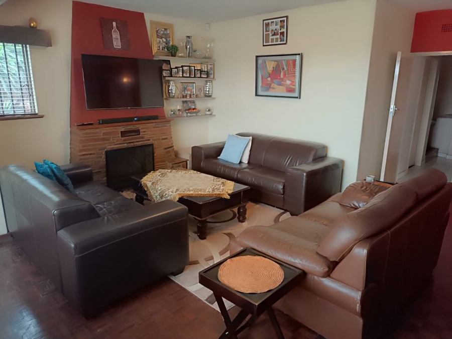 5 Bedroom Property for Sale in Linmeyer Gauteng