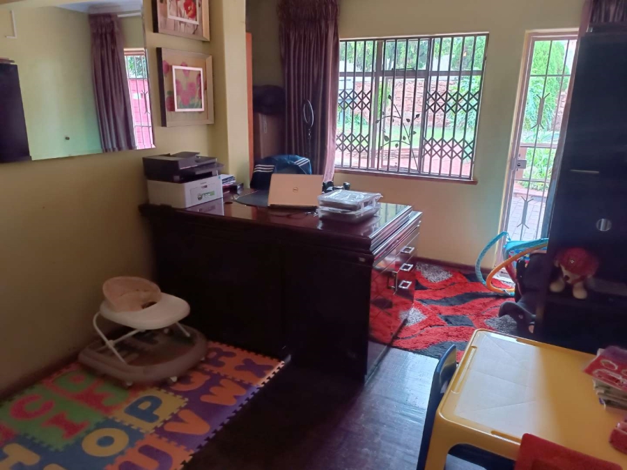 5 Bedroom Property for Sale in Linmeyer Gauteng