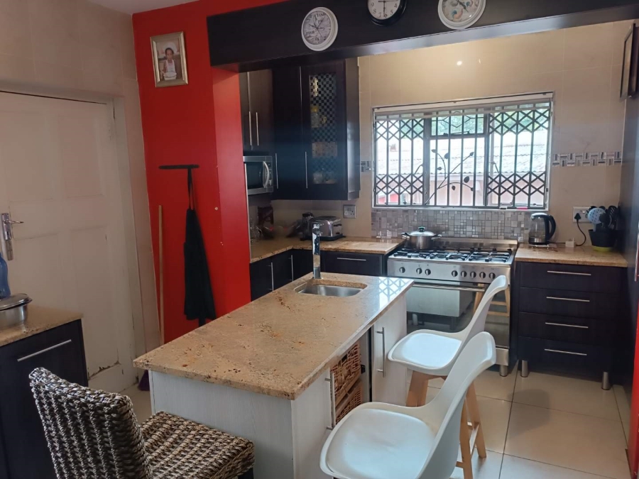 5 Bedroom Property for Sale in Linmeyer Gauteng