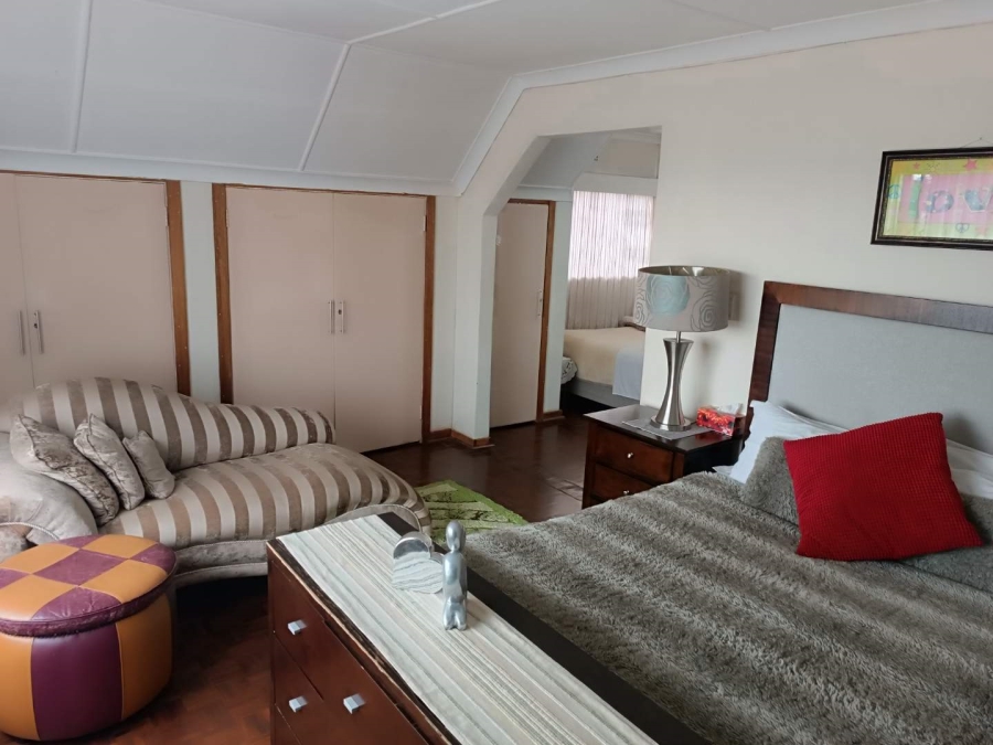 5 Bedroom Property for Sale in Linmeyer Gauteng