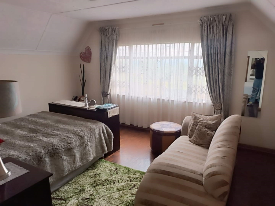 5 Bedroom Property for Sale in Linmeyer Gauteng