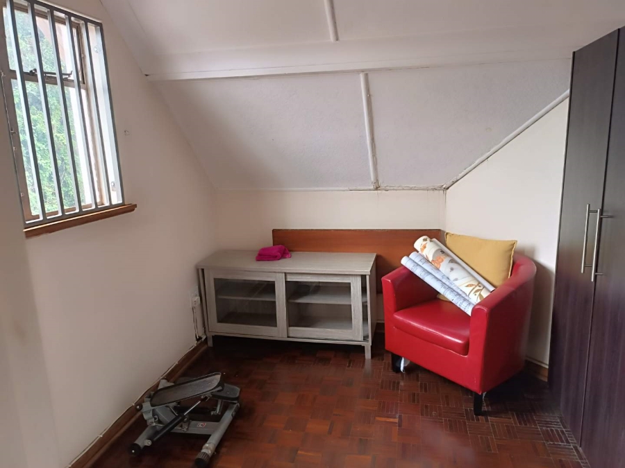 5 Bedroom Property for Sale in Linmeyer Gauteng