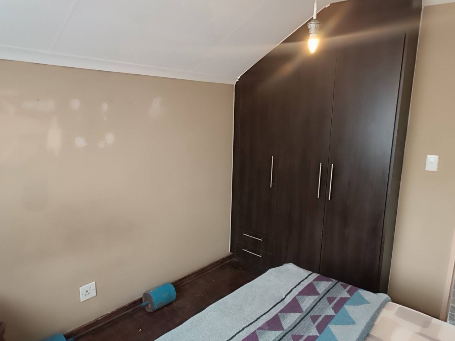 5 Bedroom Property for Sale in Linmeyer Gauteng