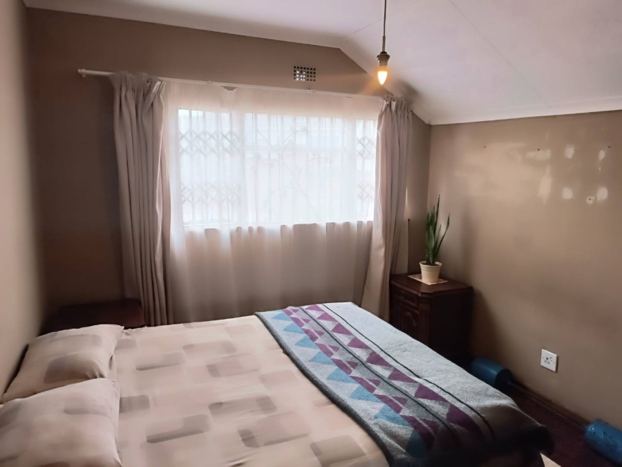 5 Bedroom Property for Sale in Linmeyer Gauteng