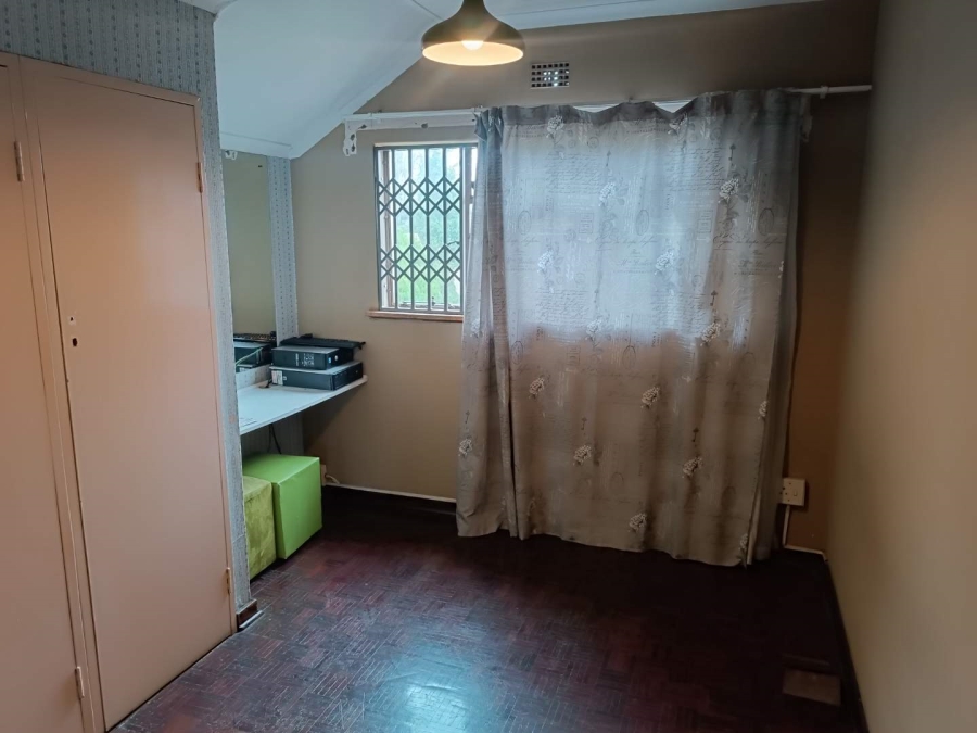 5 Bedroom Property for Sale in Linmeyer Gauteng