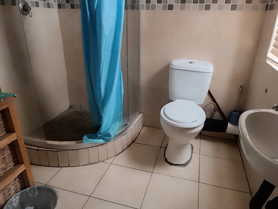 5 Bedroom Property for Sale in Linmeyer Gauteng