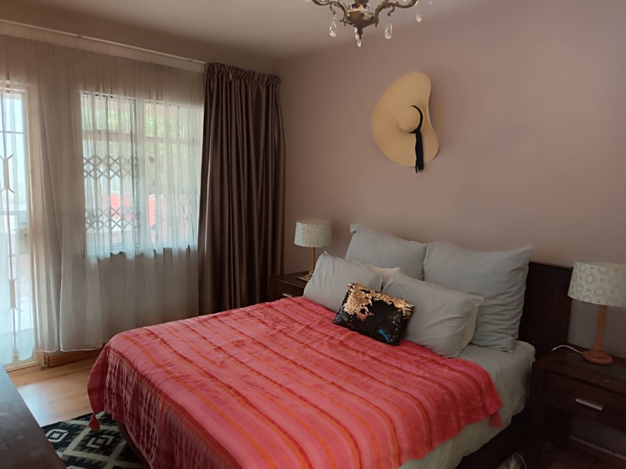 5 Bedroom Property for Sale in Linmeyer Gauteng