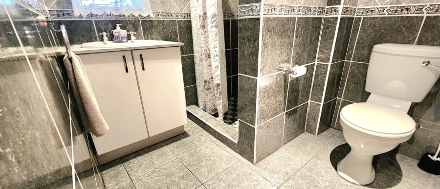 4 Bedroom Property for Sale in Verwoerdpark Gauteng