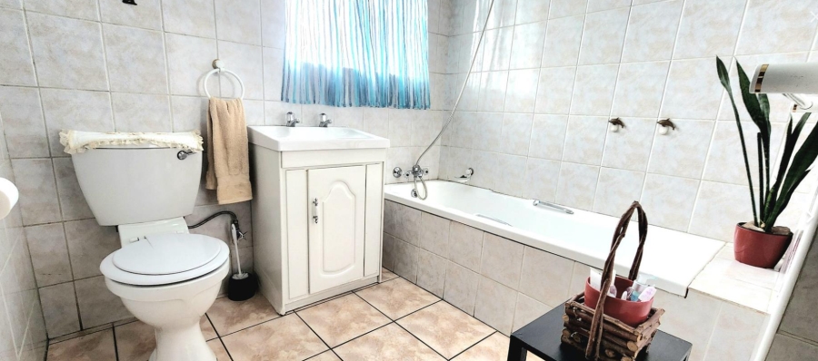 4 Bedroom Property for Sale in Verwoerdpark Gauteng