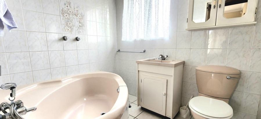 4 Bedroom Property for Sale in Verwoerdpark Gauteng