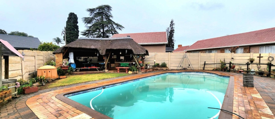 4 Bedroom Property for Sale in Verwoerdpark Gauteng