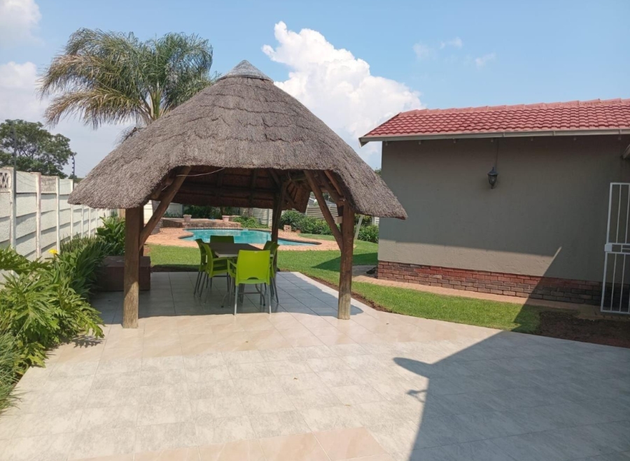 4 Bedroom Property for Sale in Verwoerdpark Gauteng