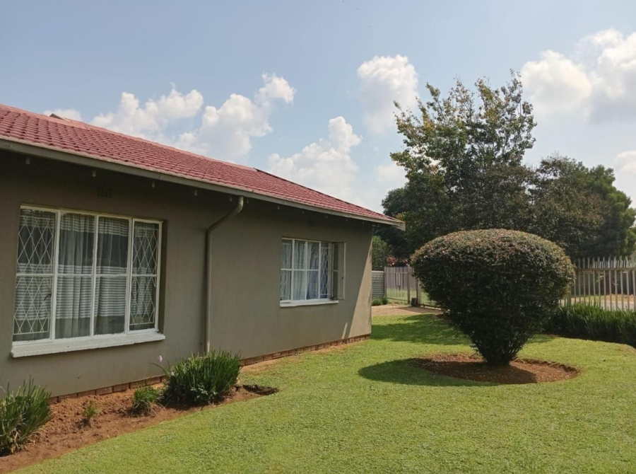 4 Bedroom Property for Sale in Verwoerdpark Gauteng
