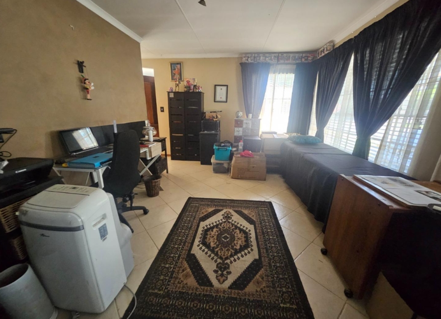 3 Bedroom Property for Sale in Verwoerdpark Gauteng