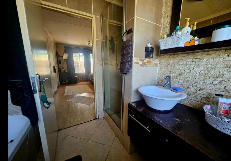 3 Bedroom Property for Sale in Verwoerdpark Gauteng