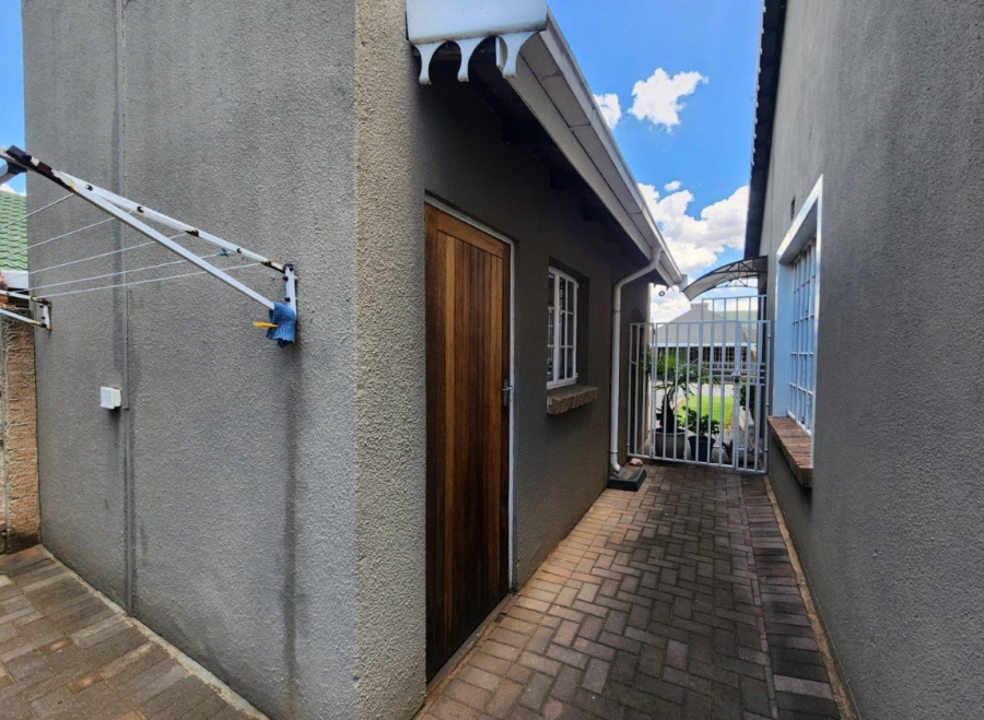 2 Bedroom Property for Sale in Verwoerdpark Gauteng