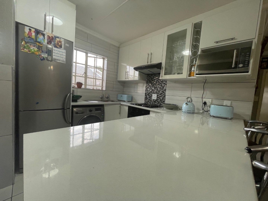 To Let 2 Bedroom Property for Rent in Birch Acres Gauteng