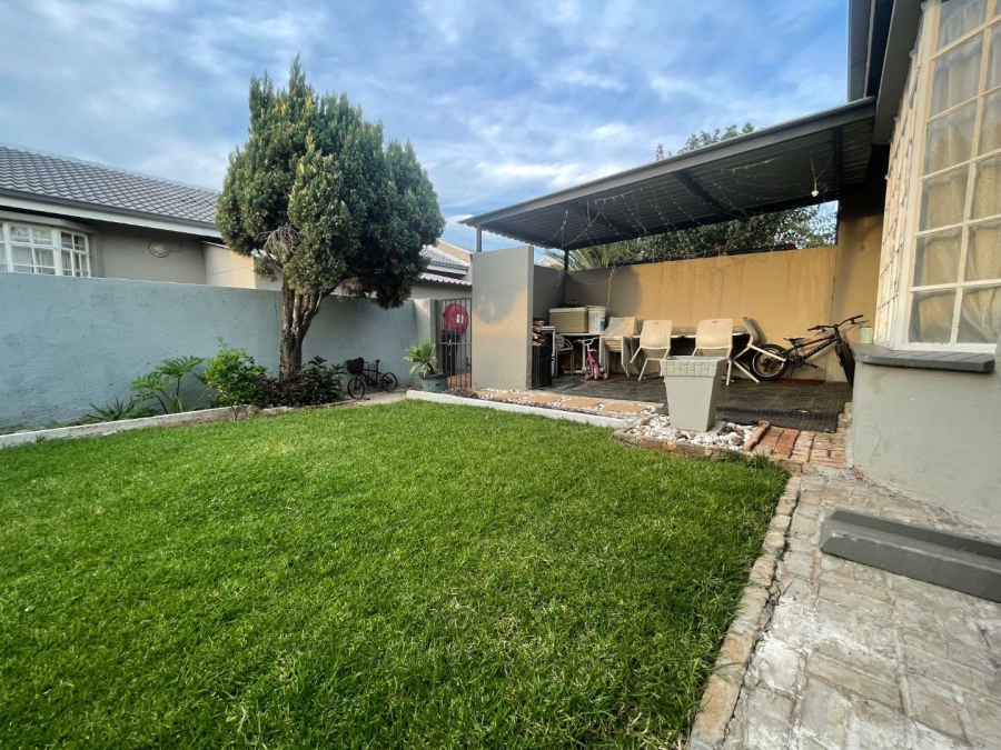 To Let 2 Bedroom Property for Rent in Birch Acres Gauteng