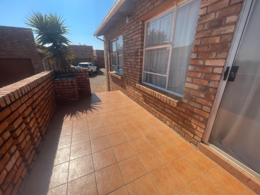 2 Bedroom Property for Sale in Terenure Gauteng