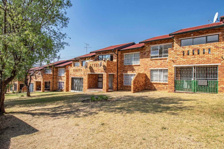 2 Bedroom Property for Sale in Buccleuch Gauteng