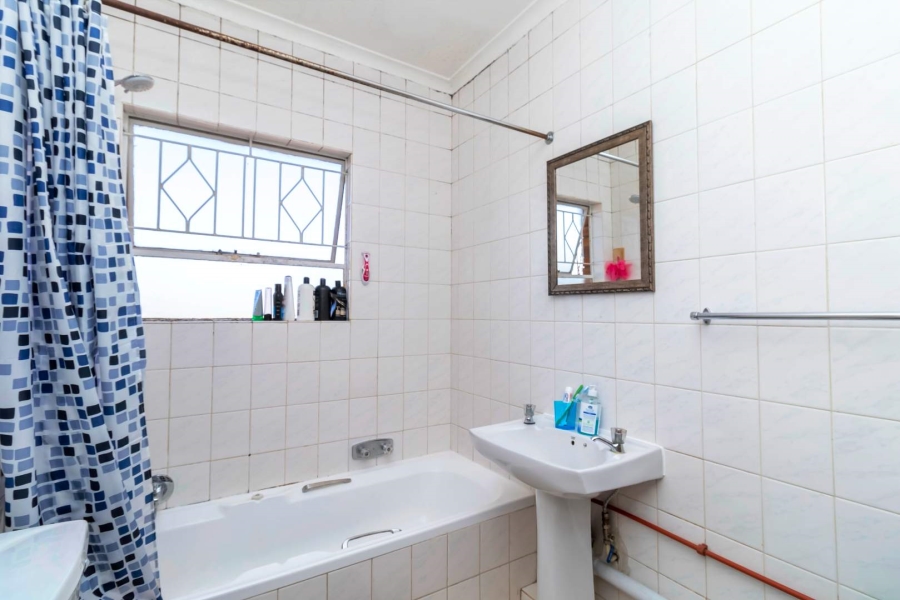 2 Bedroom Property for Sale in Buccleuch Gauteng