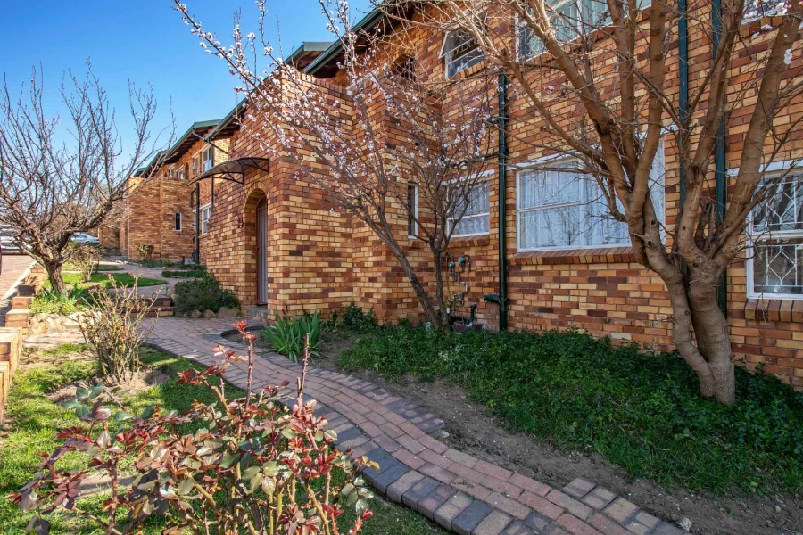 2 Bedroom Property for Sale in Buccleuch Gauteng