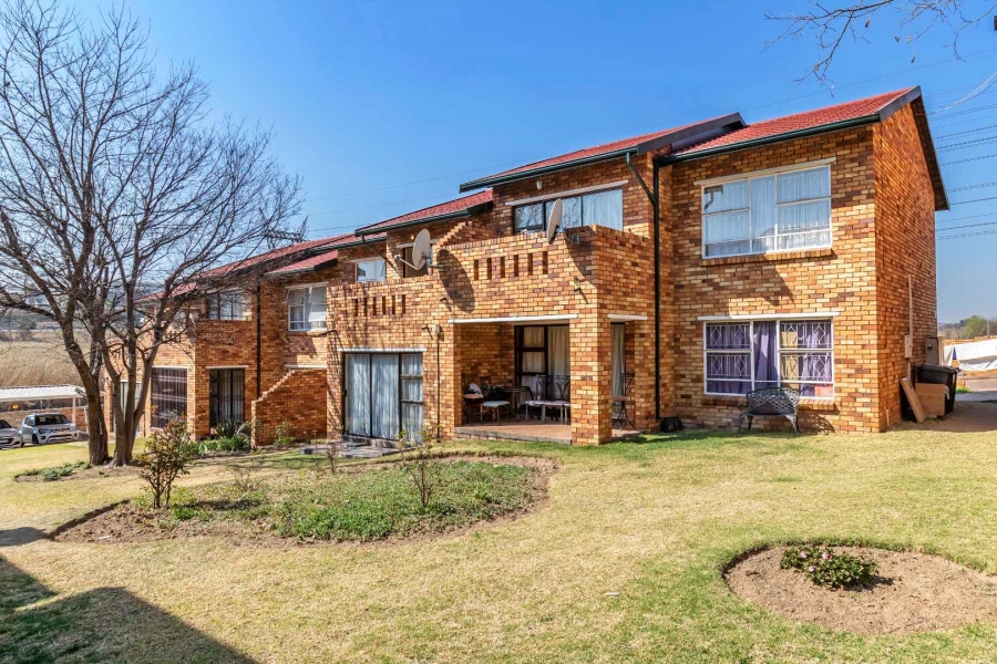 2 Bedroom Property for Sale in Buccleuch Gauteng