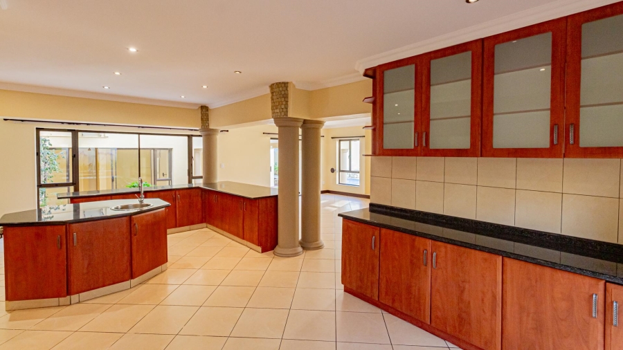 To Let 7 Bedroom Property for Rent in Dainfern Golf Estate Gauteng