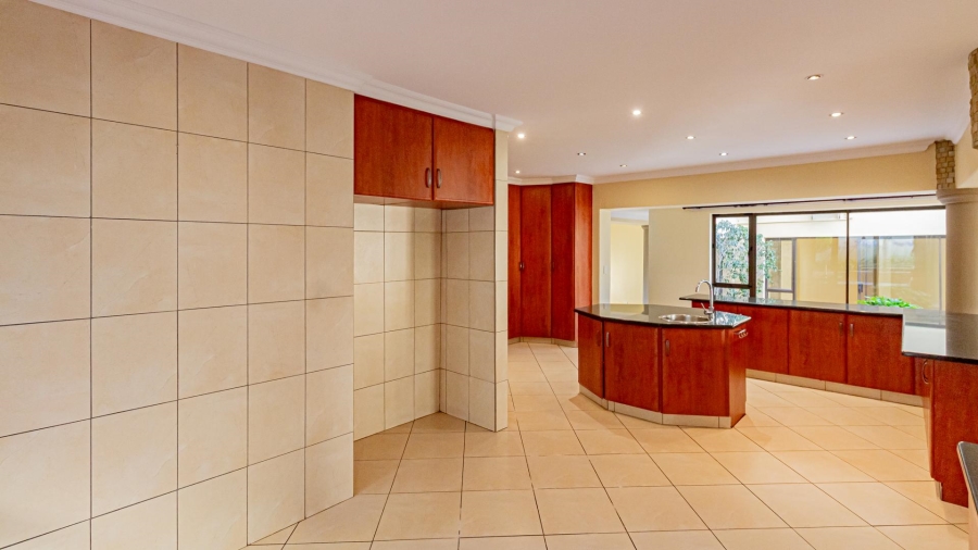 To Let 7 Bedroom Property for Rent in Dainfern Golf Estate Gauteng