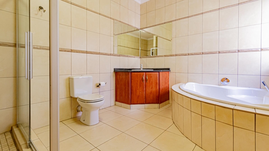 To Let 7 Bedroom Property for Rent in Dainfern Golf Estate Gauteng