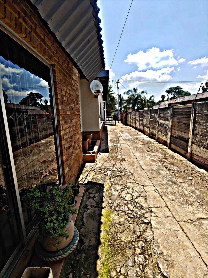 4 Bedroom Property for Sale in Jan Niemand Park Gauteng