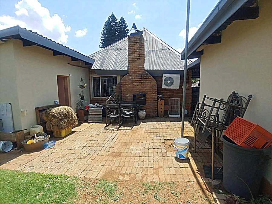 4 Bedroom Property for Sale in Jan Niemand Park Gauteng